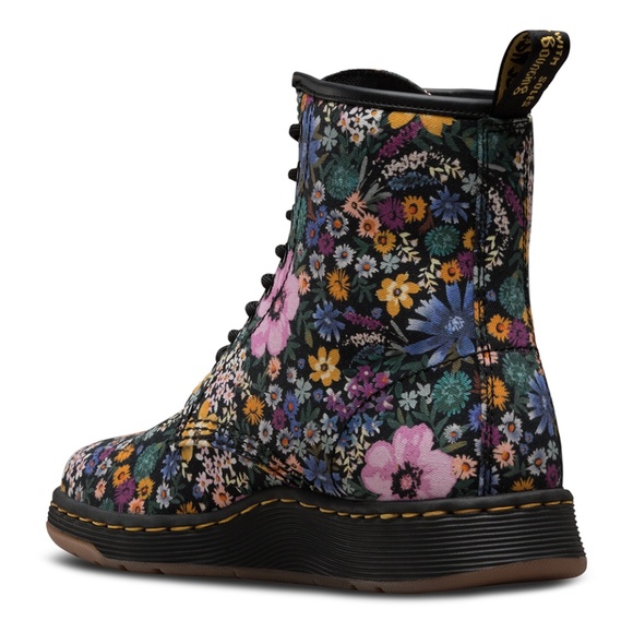*** SALE *** Dr. Martens Women's Newton Wanderlust - Picture 3 of 5